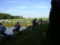 Concours de pêche juin 2008 - Etang de La Vèze (25) - Vue d'ensemble.